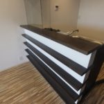 キッチンカウンターには小物を置いたりできるスペースがあります キッチンカウンターには小物を置いたりできるスペースがあります